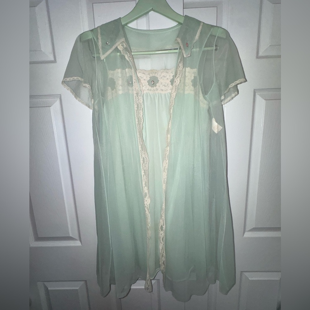 1960’s Mint Green Chiffon Peignoir Set | Lace Nylon Nightgown & Robe |Sears - Picture 4 of 11